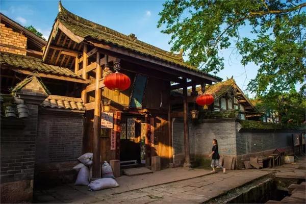 1月29日《花垣新闻》︱花垣县举行“书写新时代,新春送祝福”2024年艺术家免费送春联惠民活动